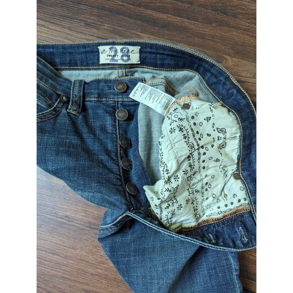 We The Free Irreplaceable Super Wide Flare Jeans Size 28 Raw Hem High Waisted - Picture 6 of 8